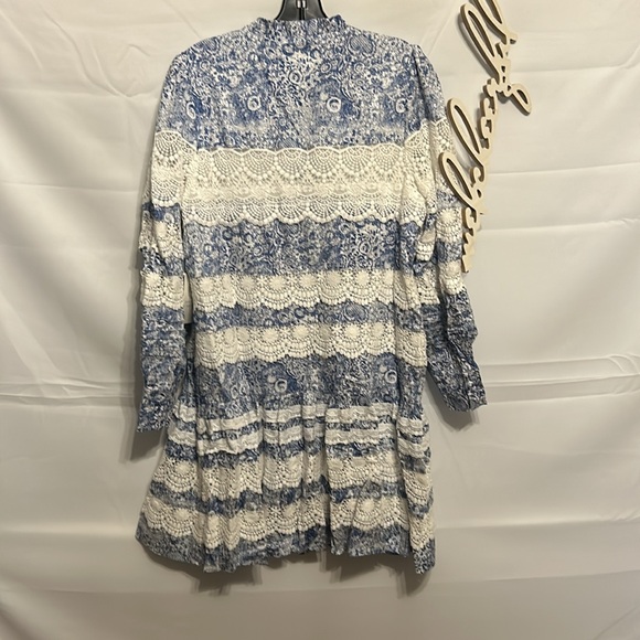 HYACINTH HOUSE

Lace Trim Blue Etched Floral Emmie Mini Dress - Picture 8 of 13